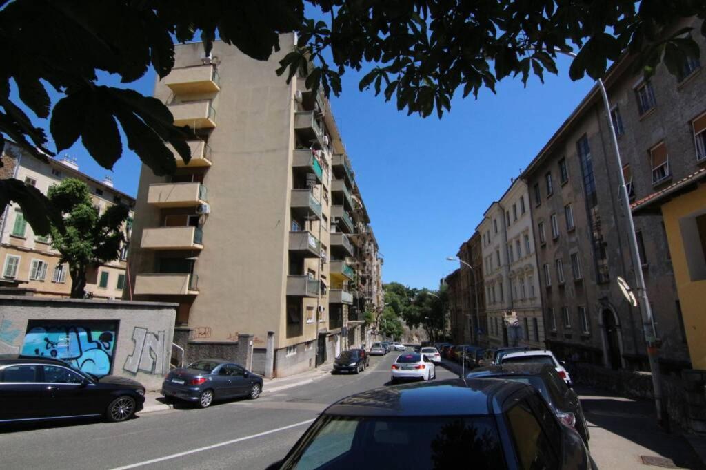 Fast Friend - Cozy Apartment In The Center With Private Garage Rijeka Exterior foto