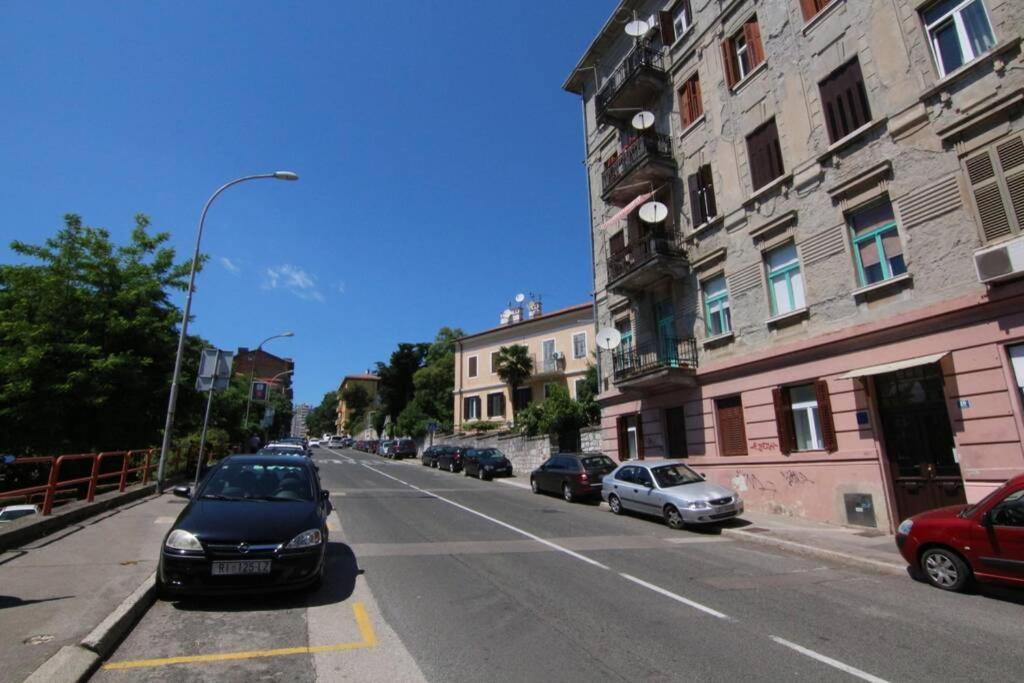 Fast Friend - Cozy Apartment In The Center With Private Garage Rijeka Exterior foto