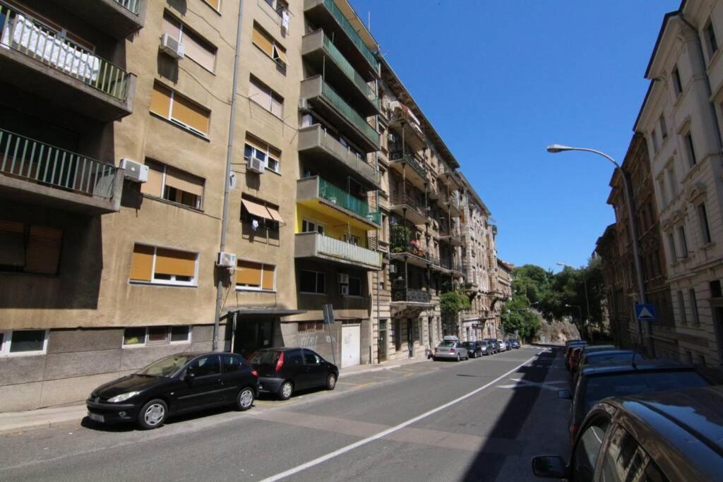 Fast Friend - Cozy Apartment In The Center With Private Garage Rijeka Exterior foto